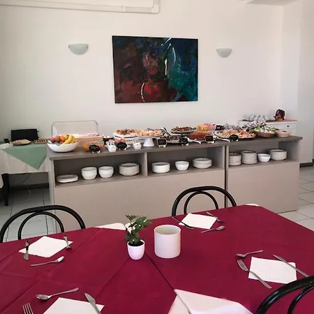 酒店 Flying 佩萨罗