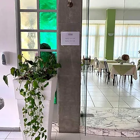Flying Hotel